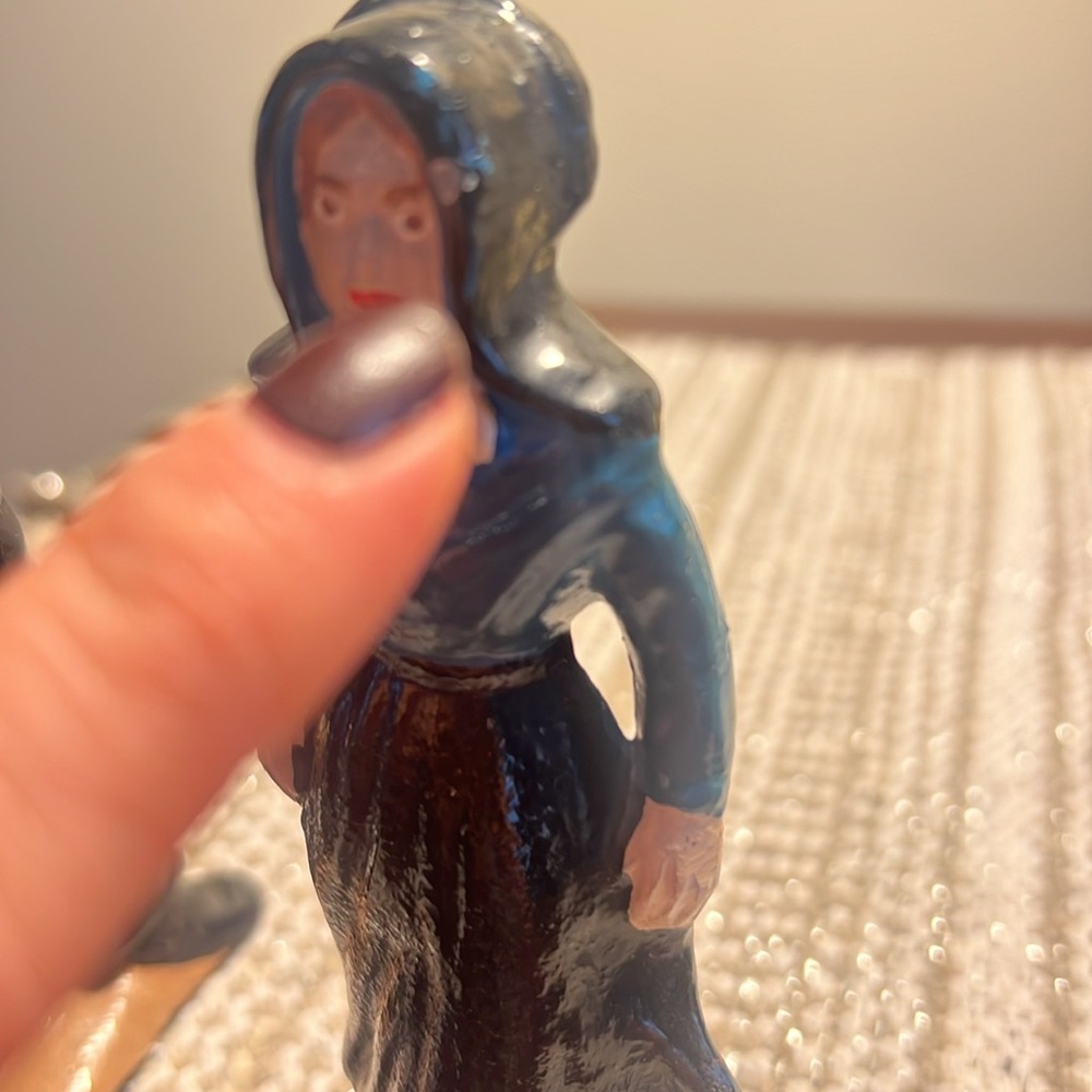 Vintage Cast Iron Amish Man And Woman - Picture 5 of 6